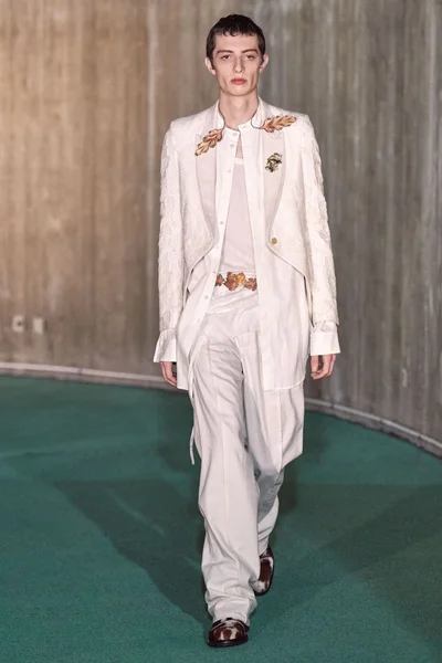 Look 17